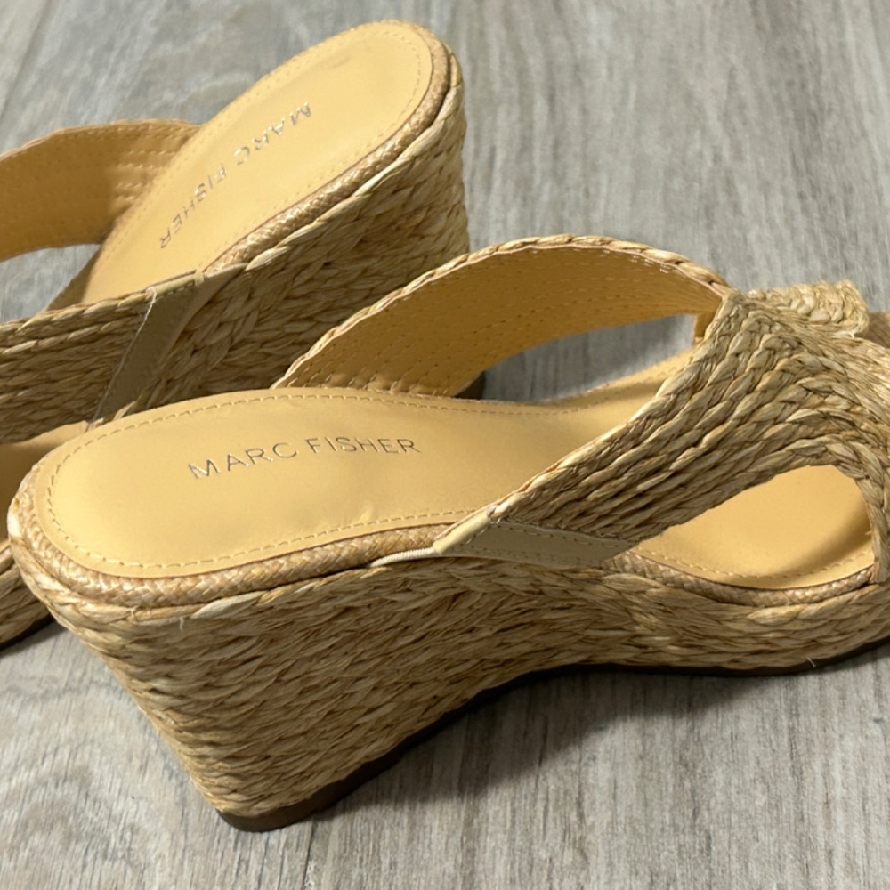 LIKE NEW! Women's Marc Fisher Straw Wedge - 6.5 - Picture 6 of 10